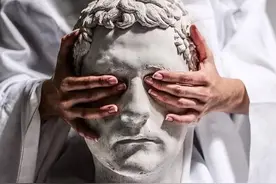 纽约艺术家Daniel Arsham的墙体艺术图片