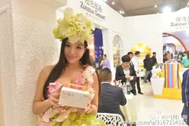 成都糖酒会第一天 美女模特比糖更甜图片