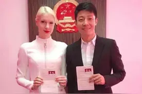 撒贝宁和她领证了，他的前女友刚好凑一桌麻将图片
