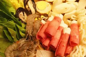 火锅狂热粉该如何在10分钟内吃到4种口味的锅底？图片