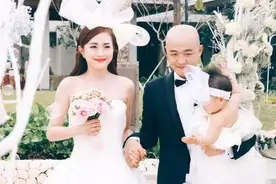 超尴尬。柳岩在包贝尔婚礼上被“闹伴娘” 这帮男人图片