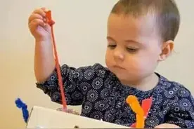 不用花钱买玩具，8款锻炼手部精细动作的小游戏和宝宝一起玩图片