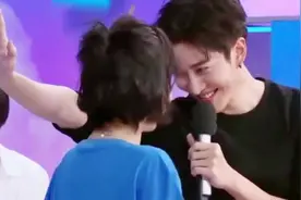 吴昕被Mike牵走 杜海涛调侃：终于找到失散亲兄弟Mike视频封面