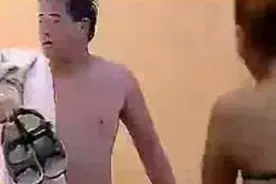 恶搞进错女厕所图片