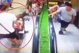 妈妈推着婴儿车购物下电梯，悲剧发生吓得周围人失声尖叫！视频封面