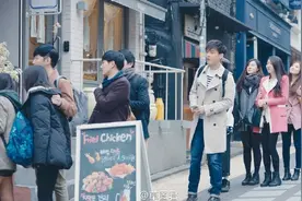胡歌撩狗反被狗撩!炸鸡腿一去不回头!图片