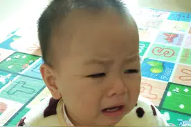 不许动，这是我的。是宝宝变自私了吗？图片