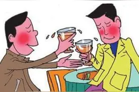 饮酒系列之－－我们刚喝一口，他就说胸闷了，平时喝半斤没问题图片