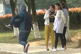 社会实验:中国街头绑架小孩测试路人反应！结果惊呆老外!图片