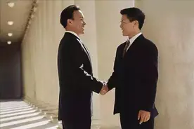 请求帮忙只会说help me吗？这些黄金口语学起来图片