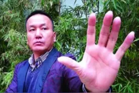 他是八卦掌一代宗师，口吞刀剑创吉尼斯纪录，师父曾任张学良保镖图片
