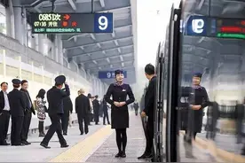 城事 | 今早，广佛肇城际首班车发出，搭起来是这样的！图片