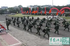 河南泌阳县人武部围绕战场演练提升战斗力图片