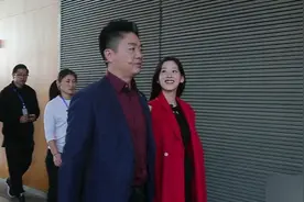 消息称刘强东升级当爹 奶茶妹妹章泽天香港顺利产女图片