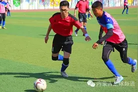 2016年呼和浩特市“市长杯”高中组校园足球联赛拉开战幕图片