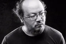 多年后首开嗓，现身知乎回应，成仙后的窦唯竟为个手游“跌凡尘”图片