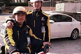 送外卖路上捡到娃，外卖小哥这行为太暖，网友：您孩子正在派送中图片