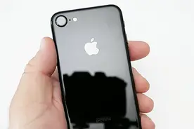 小编同款亮黑iPhone7，听说iPhone8发布后买的最好的就是iPhone7视频封面