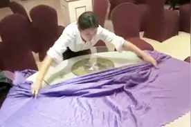 东莞某酒店服务员，平时都是这么搭桌布的，厉害了视频封面