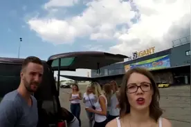 哥哥骑着价值30万的摩托车去接妹妹，女同学立马蒙圈了！视频封面