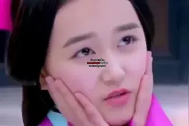 蒋依依晒素颜泳照变美人鱼，纯美水下杀灵气破屏视频封面