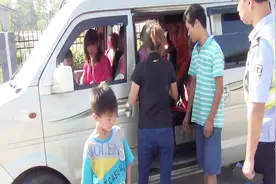 交警提示：5座车坐4个大人+2个小孩算超载！