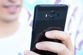 华为Mate 10不仅体现的是智能手机，余承东：它还是智能机器视频封面