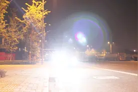 晚上跑高速，到底能不能开远光灯？弄明白这个规律，开车才更安全视频封面