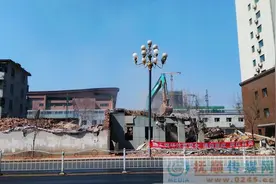 抚顺又一企业俱乐部拆除 拟在老建筑原址建设立体停车场图片