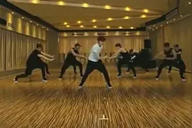 当鹿晗遇到全网最火神曲舞蹈C喱C喱舞！好魔性！视频封面