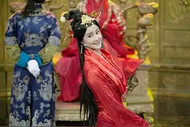 张歆艺长腿逆天 《王牌》开挂轻松下一字马图片