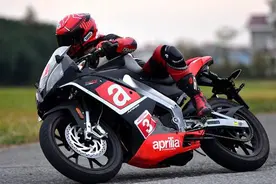 大隐隐于市的超级跑车Aprilia（艾普瑞利亚）历史图片