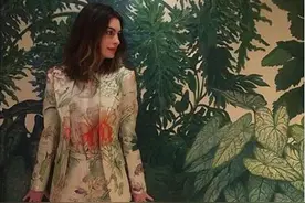 安妮·海瑟薇为爱丽丝梦游仙境2宣传 你准备好看这部电影了吗？图片