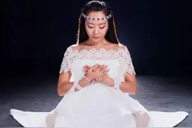 王珞丹的姐姐，王楚函的瑜伽人生图片