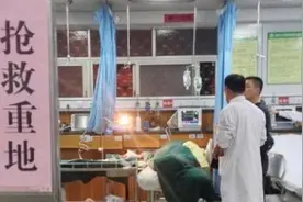 19岁大学生砍脚自残不愿说原因 网友怒批大学生脑残图片