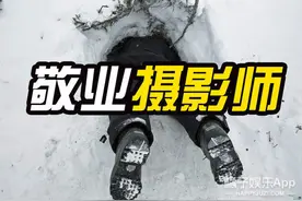 敬业摄影师藏身零下55度雪地中，只为拍小北极熊嬉戏的那一刻！图片