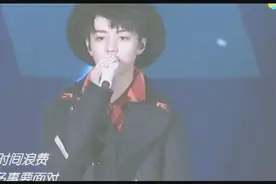 两个帅哥哥 王俊凯和鹿晗合唱《让我留在你身边》视频封面