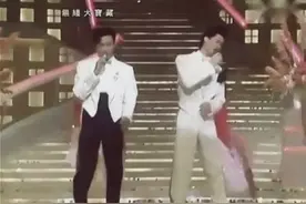 张国荣陈百强同台演出，两大男神的珍贵视频视频封面
