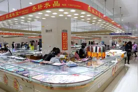 两个月 82万人次逛“晶城” 东海水晶旅游“热”起来图片