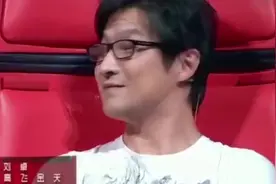 他刚唱两句汪峰就转身，全程唱完所有人都弄错了他的性别视频封面