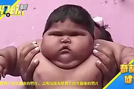 勇猛的母亲竟然自己接生孩子！视频封面