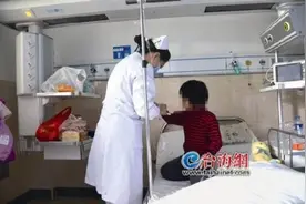 《母女手腕绑在一起跳湖》后续 幸存女孩昨日出院图片