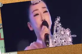 萨顶顶 假唱话筒拿反 自黑要提高演技视频封面