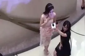 在娱乐圈这些明星有多娇贵？看看他们的助理就知道了视频封面