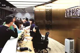 郎咸平父子被指卷入快鹿风波 金鹿财行遭挤兑图片