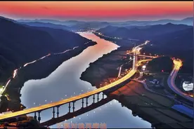 当年春晚全国观众就为等这歌，听一句就肝肠寸断台下观众泣不成声视频封面