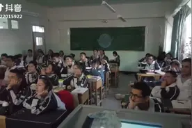 当班主任从办公室出来往班里走的时候，这速度……好怀念学生时代视频封面