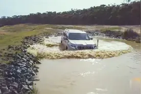 2018款普拉多越野试驾，涉水那一刻才知道为什么那么多喜欢这款车