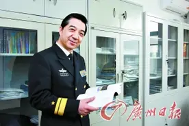 退休将军张召忠：玩公号没想赚钱 我是掉坑里头了图片