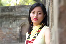 小说：他是父亲的朋友，她对他一见钟情大胆撩拨，他却当她在玩闹图片
